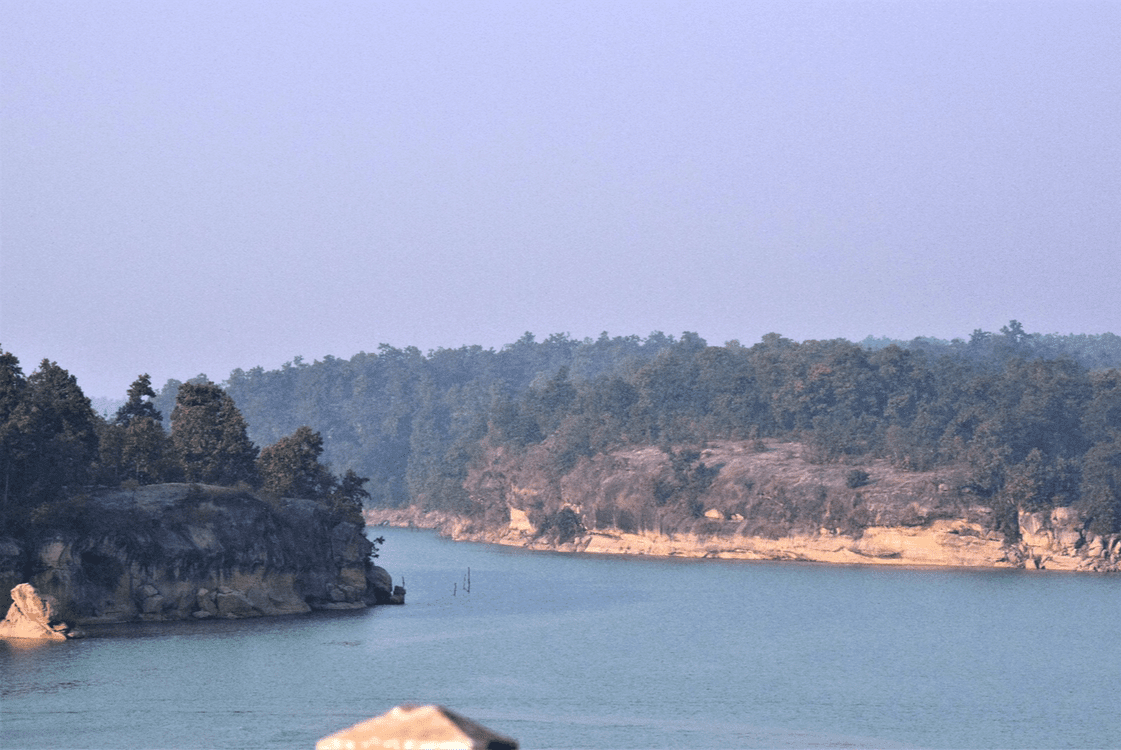 Hasdeo River flowing through Hasdeo Aranya forest in Chhattisgarh