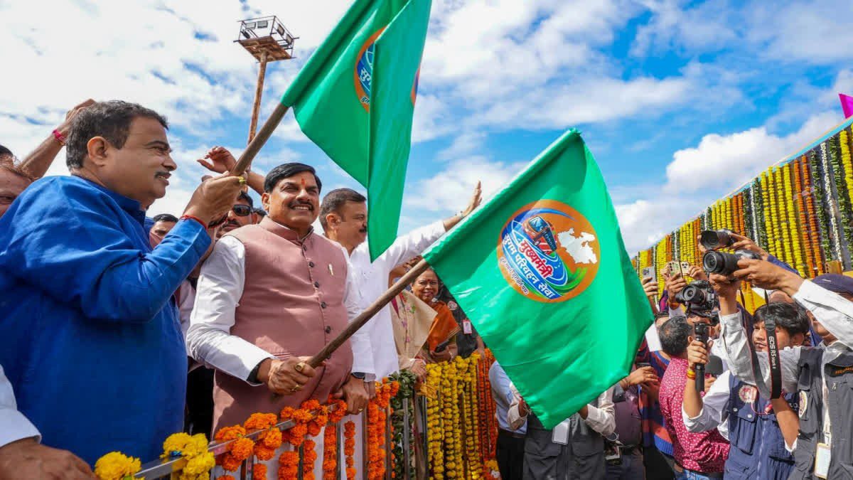 Union and state ministers waving green flags to flag off new public buses