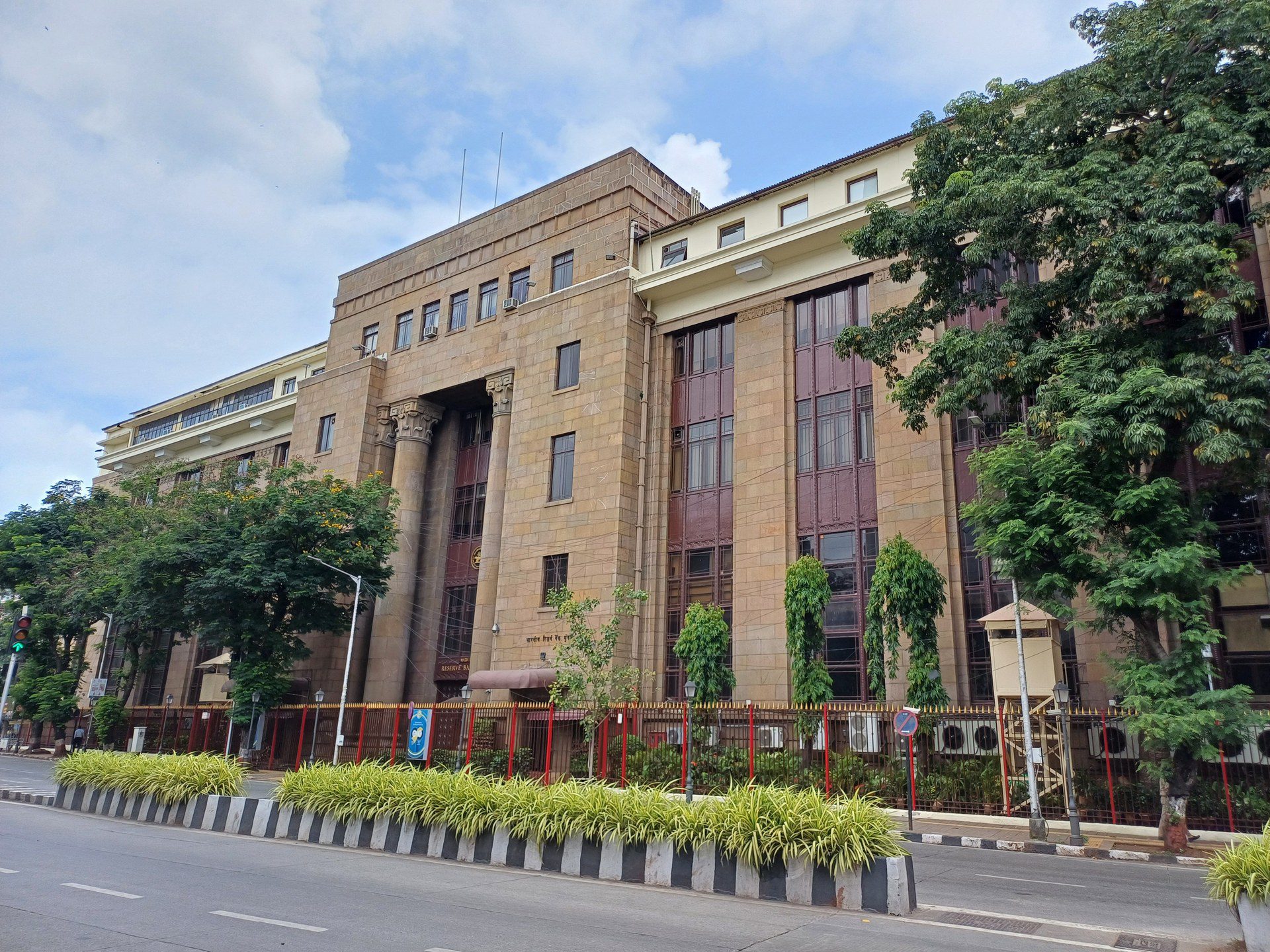 The Reserve Bank of India headquarters building in Mumbai seen from the street
