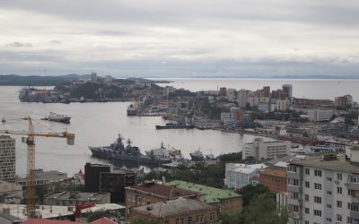 View over Vladivostok harbour with naval ships berthed in the bay (file photo, 2016)
